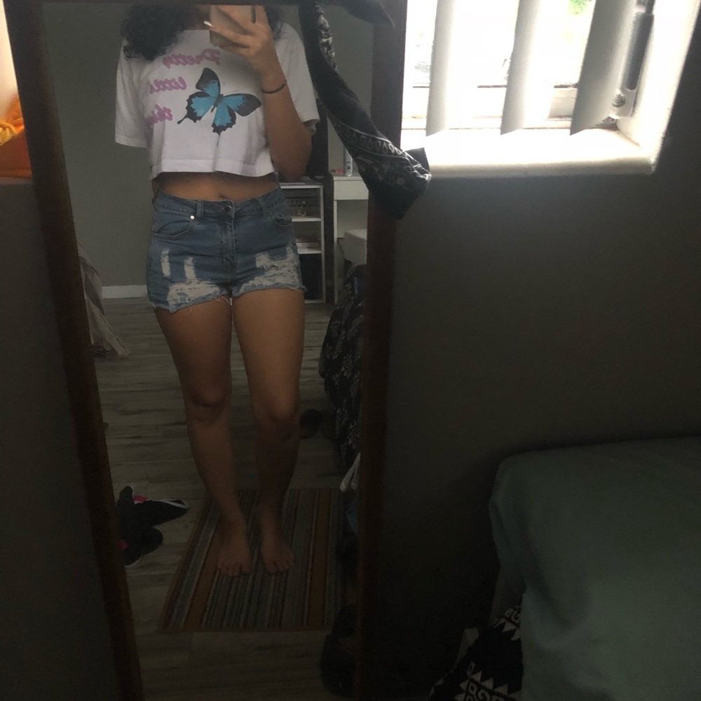 ripped jean shorts 🤩